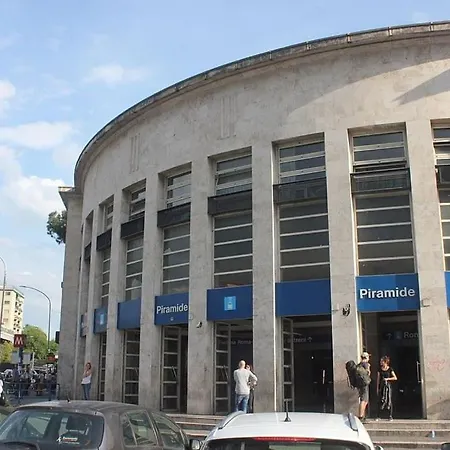 Domus Partigiani 로마